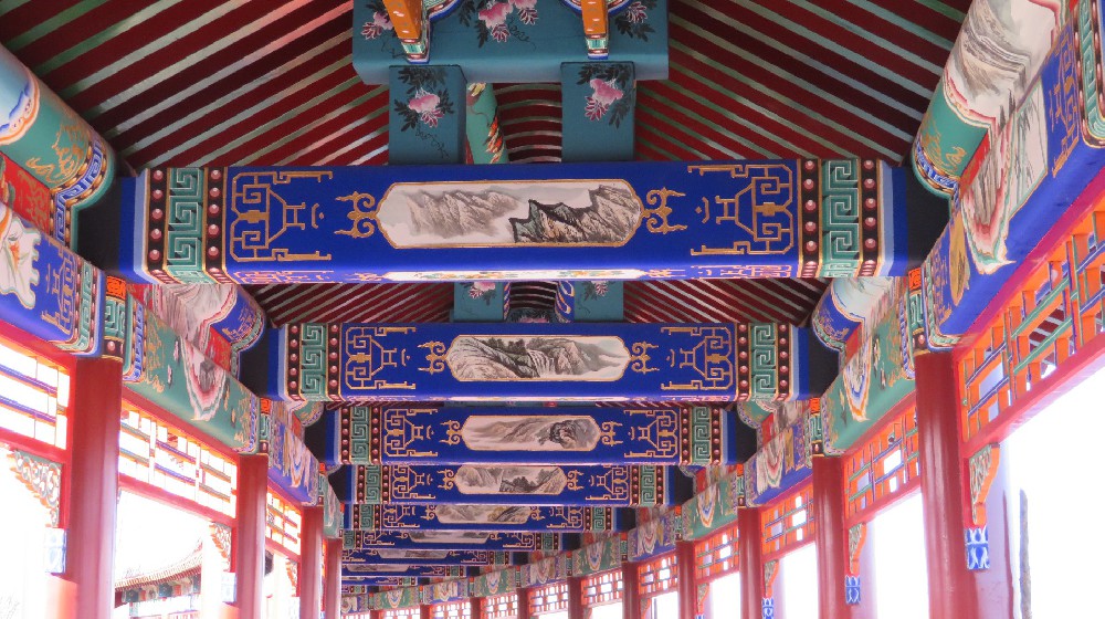 焕新建筑外墙：醇酸漆的卓越选择与应用