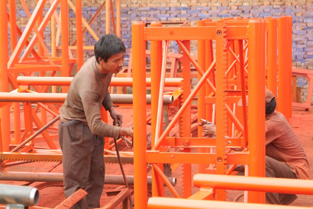 铝合金门窗维护新选择：高品质醇酸调和漆的卓越表现