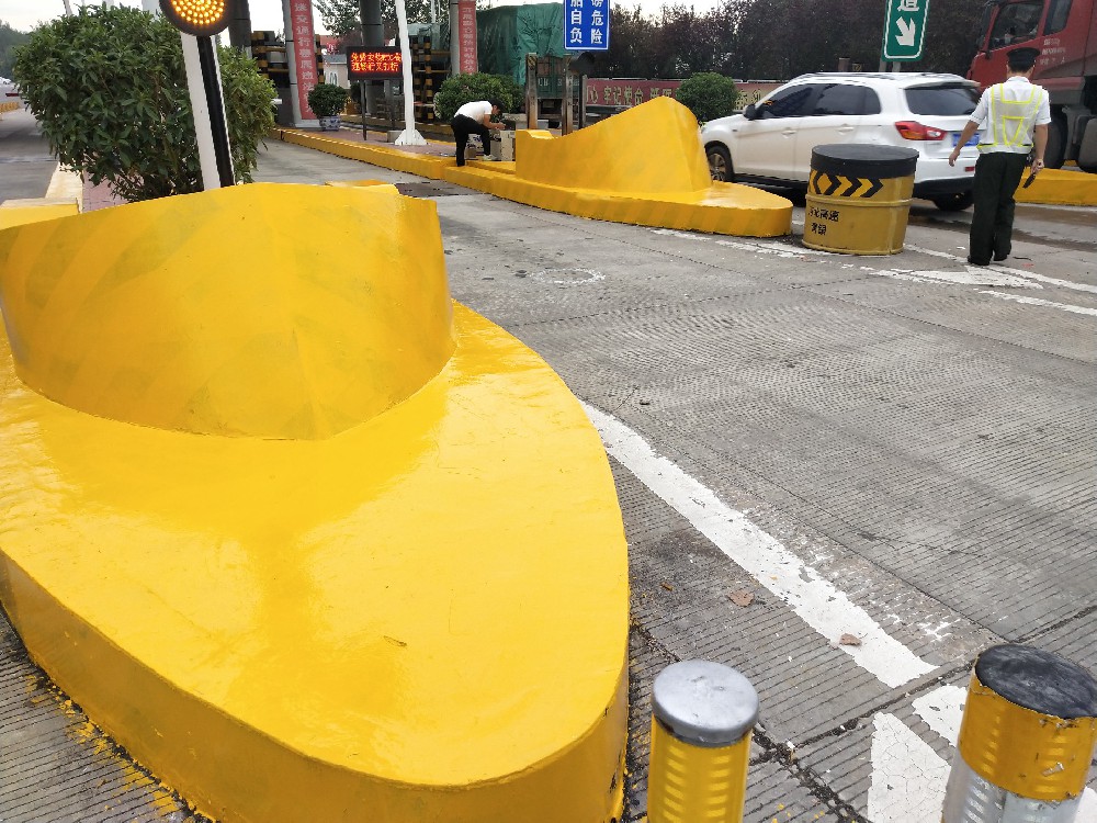 高速公路护栏维护的优。捍妓岱佬馄岬牧旌秸