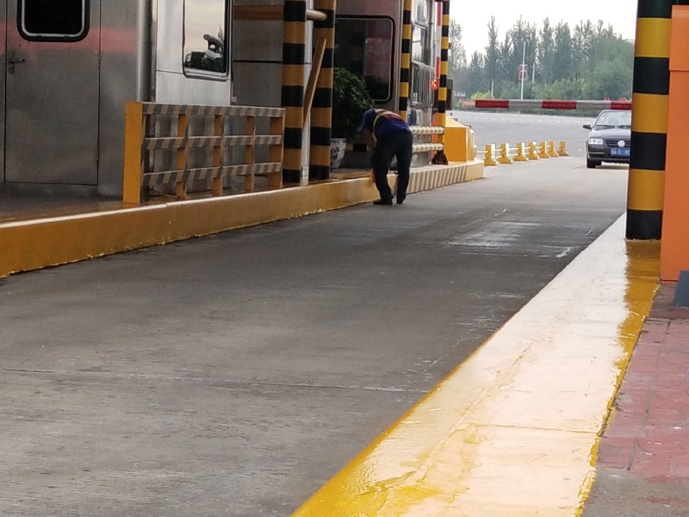 高速公路护栏维护新方案：醇酸防锈磁漆的卓越表现