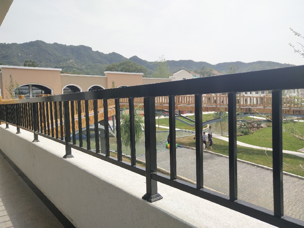 抵御严寒挑战，k8凯发醇酸防锈漆守护每一寸表面