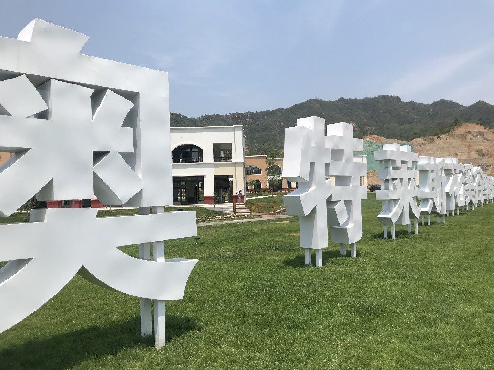 广告牌新选择：辊涂醇酸底漆，打造持久亮丽展示