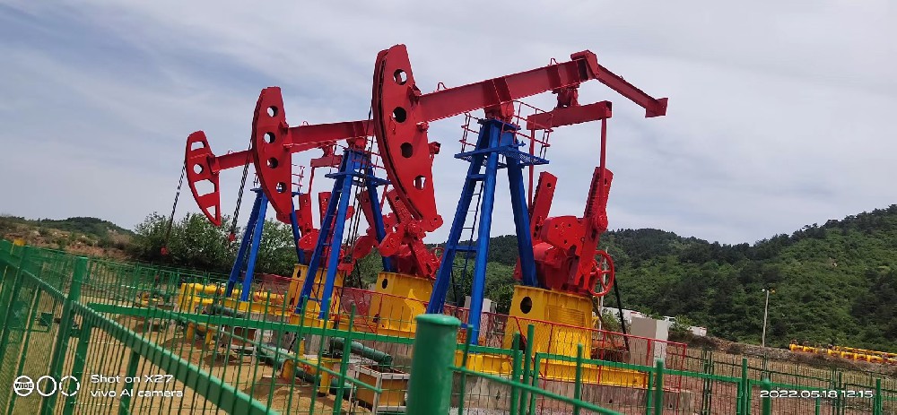 工业设备刷新维护新篇章：醇酸调和漆，打造持久保护