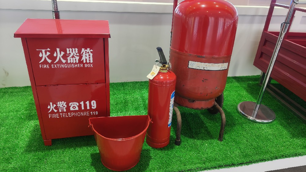 守护安全色彩，醇酸清漆为公安消防设备添彩