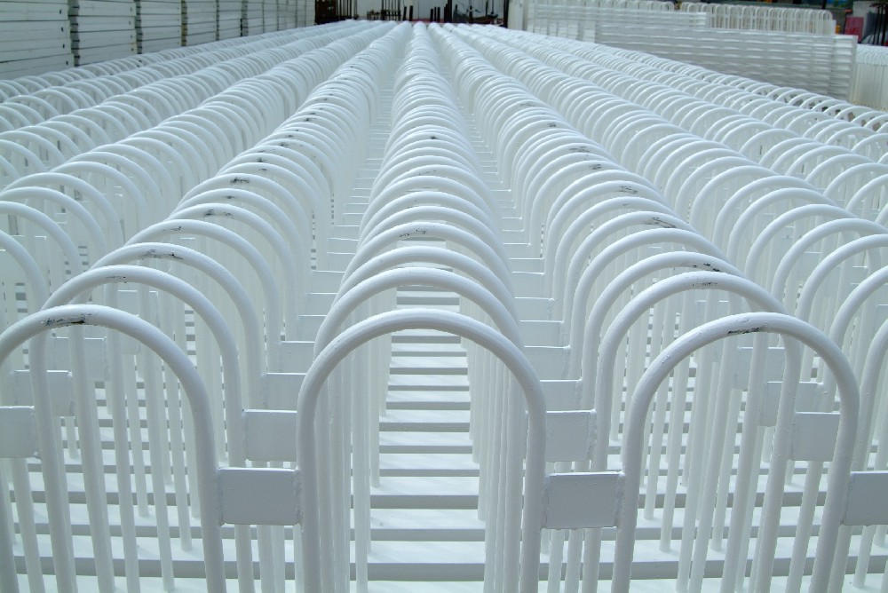 金属护栏维护新方案，k8凯发醇酸底漆筑就坚固防线