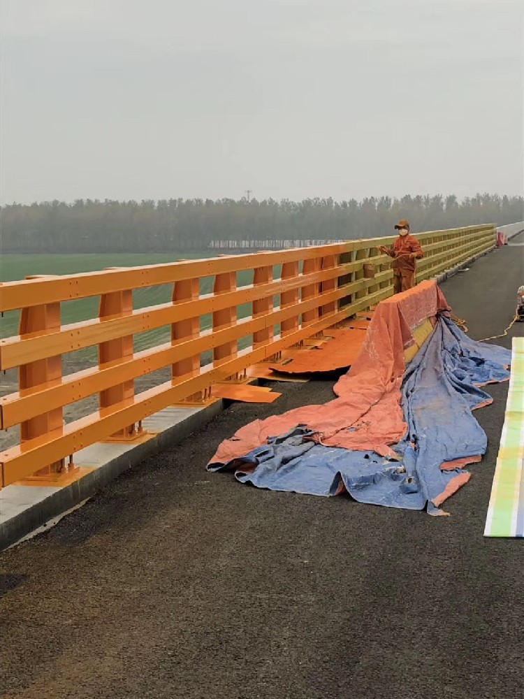 金属护栏焕发光彩，k8凯发醇酸工业高光磁漆守护安全美学