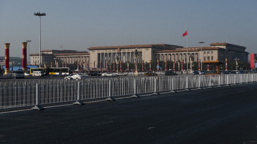 金属护栏，k8凯发守护：专为金属护栏刷新维护打造的醇酸调和漆