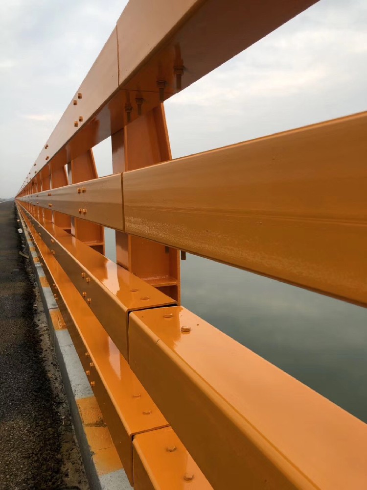 桥梁焕新颜，k8凯发醇酸工业高光磁漆守护坚固之美